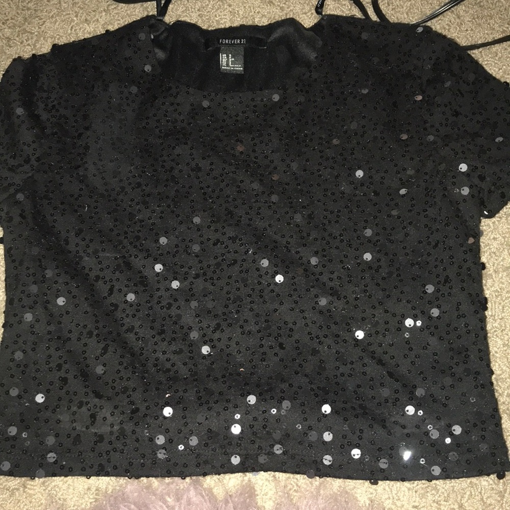 Super cute cropped shirt